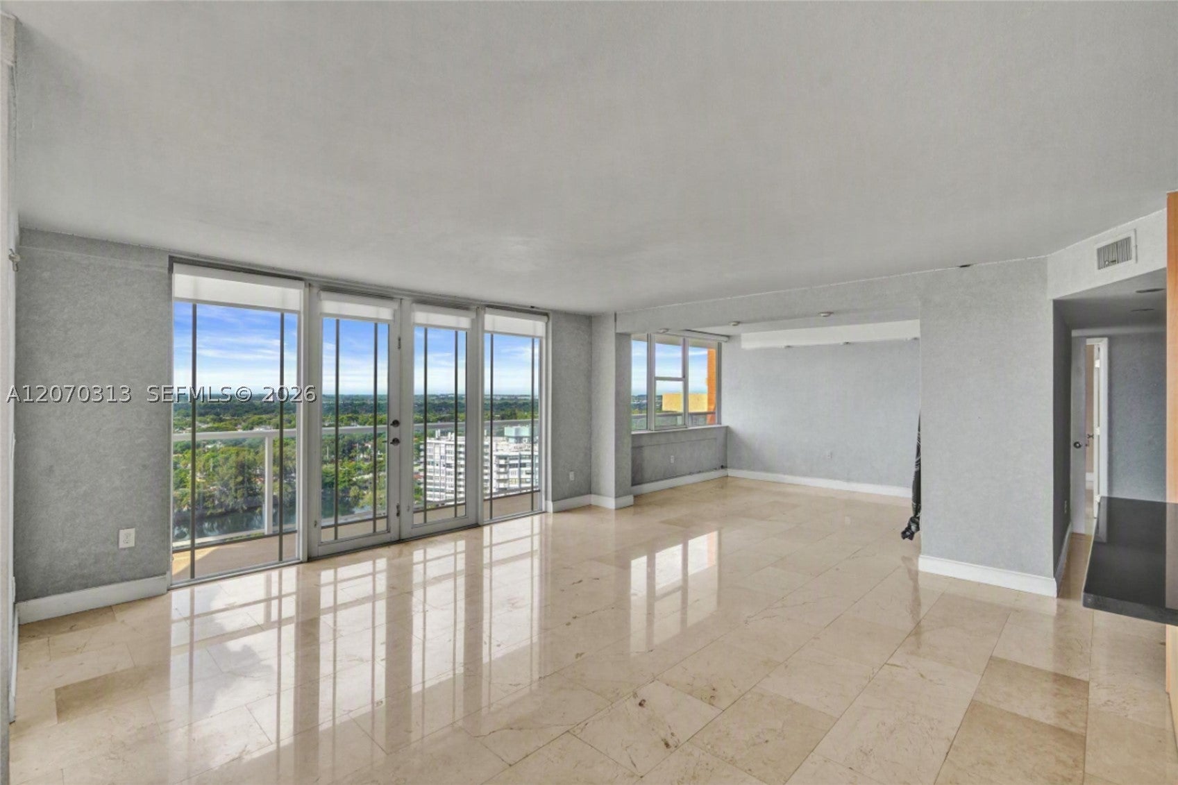 1351 NE Miami Gardens Dr PH15E