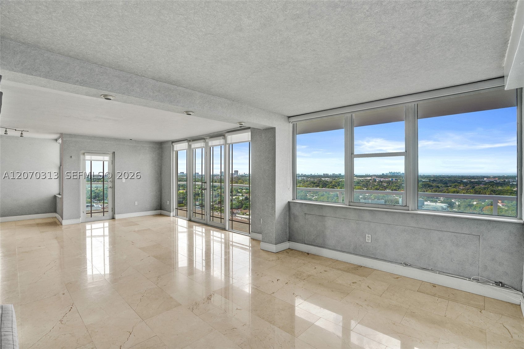 1351 NE Miami Gardens Dr PH15E