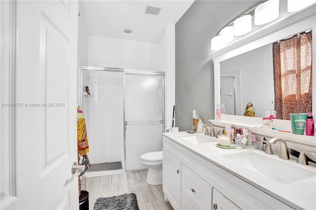 LYONS WEST - Residential