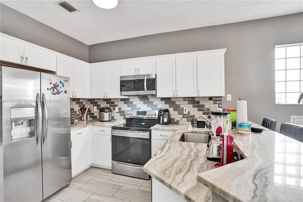 LYONS WEST - Residential