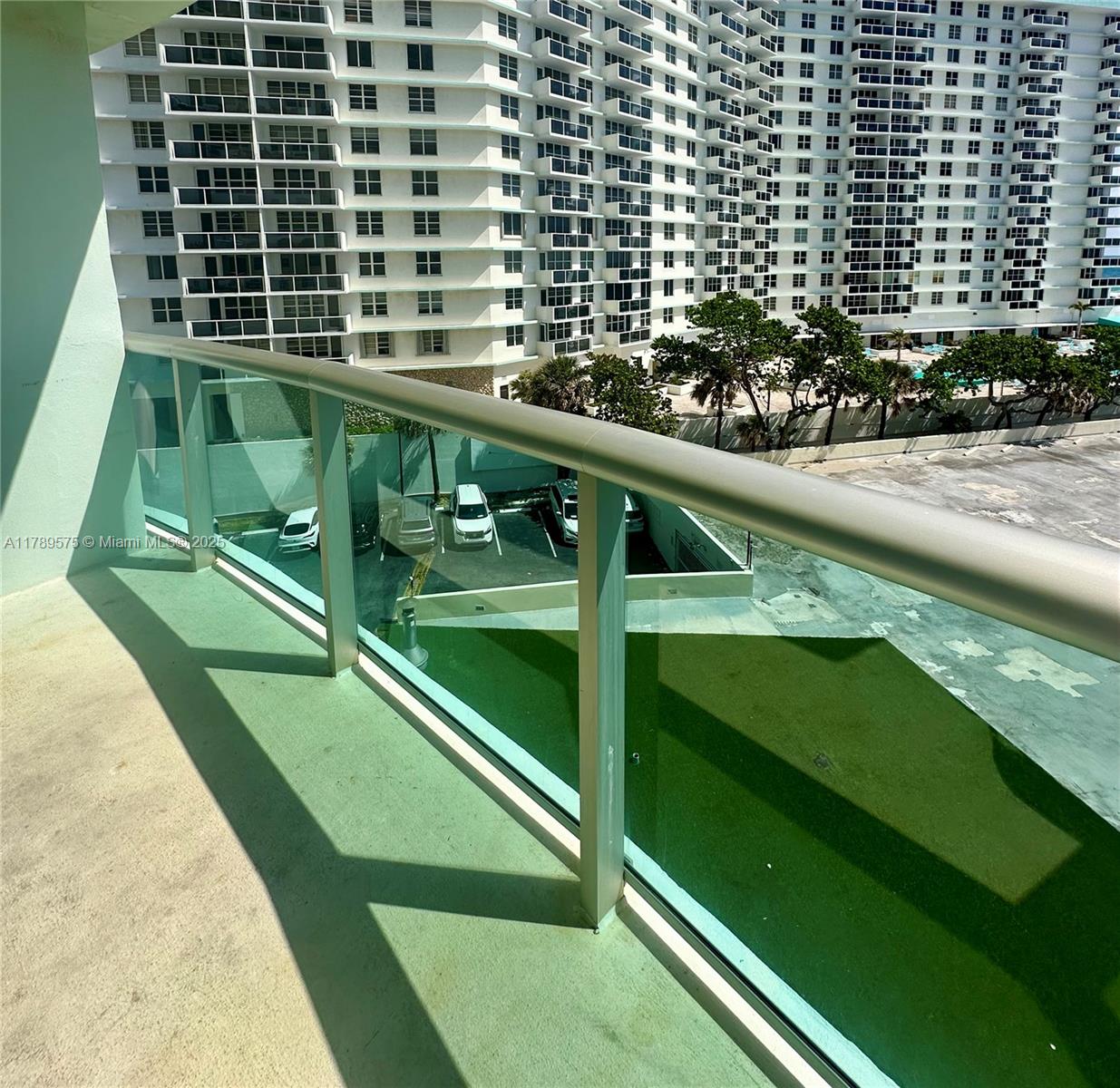 TIDES ON HOLLYWOOD BEACH - Residential