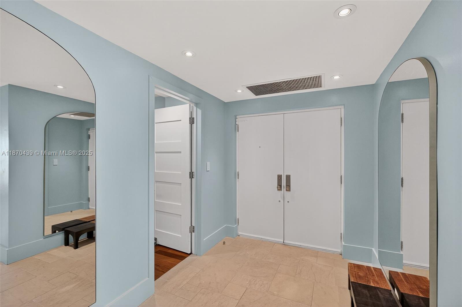 600 Grapetree Dr 11B-N