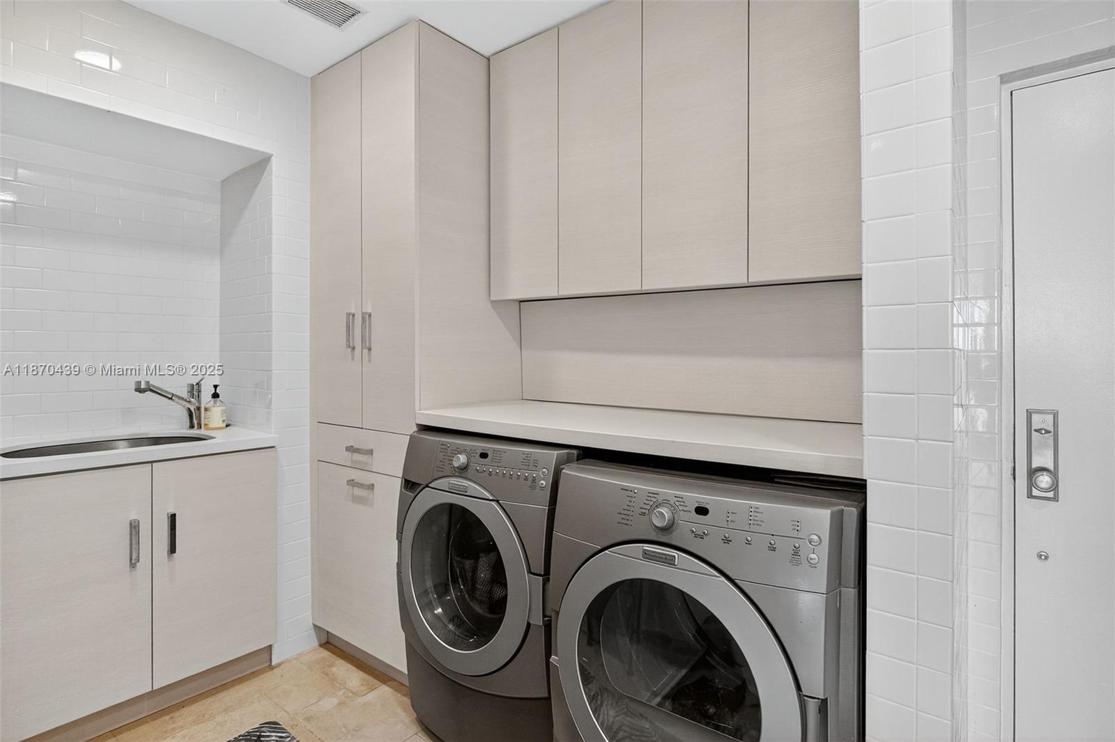 MAR-AZUL CONDO - Residential