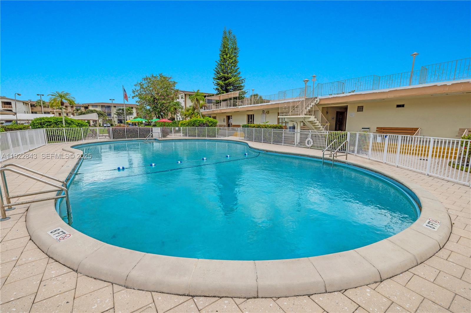 MAR-LEN GARDENS NO 11 COR - Residential