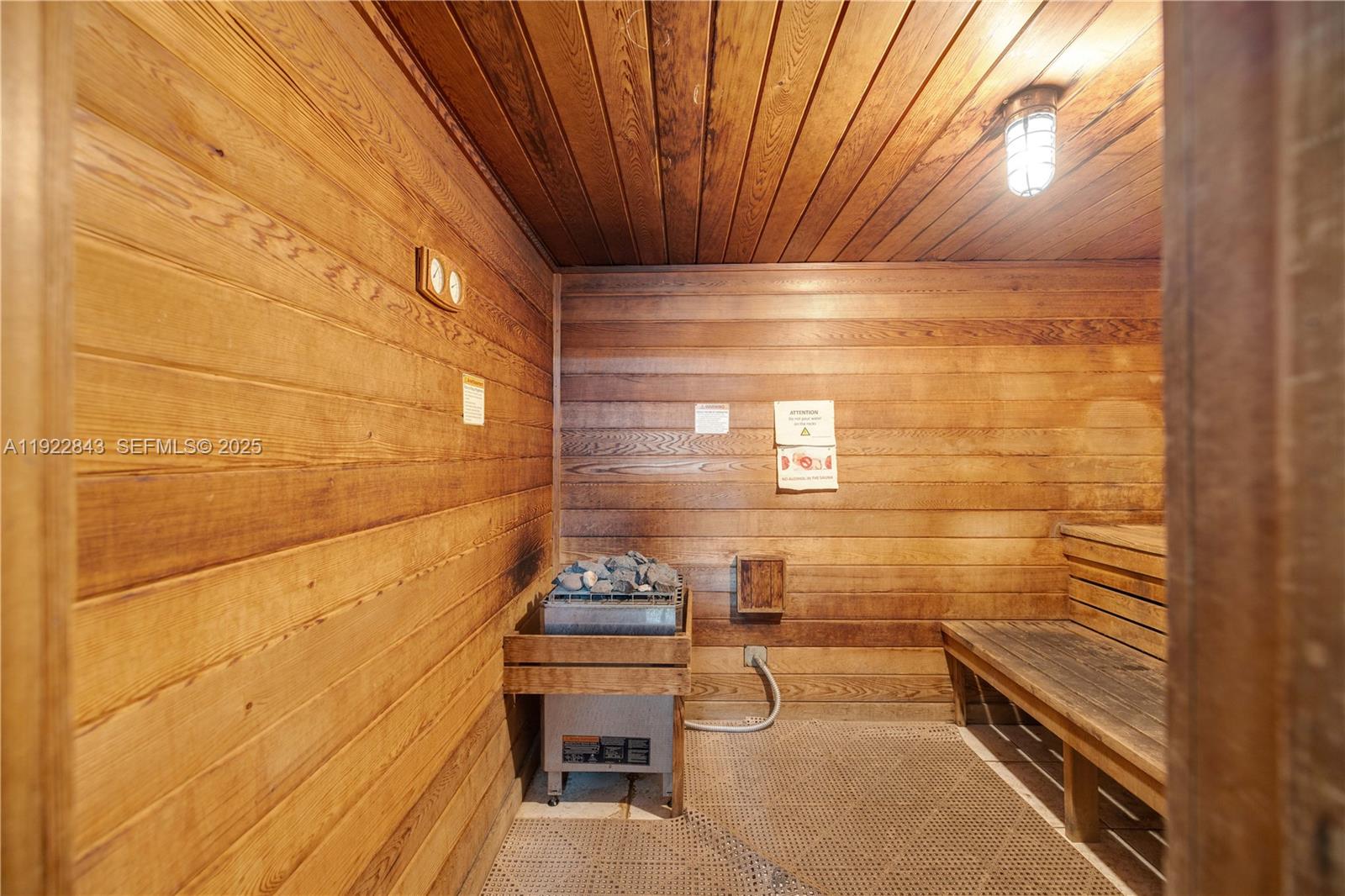 MAR-LEN GARDENS NO 11 COR - Residential