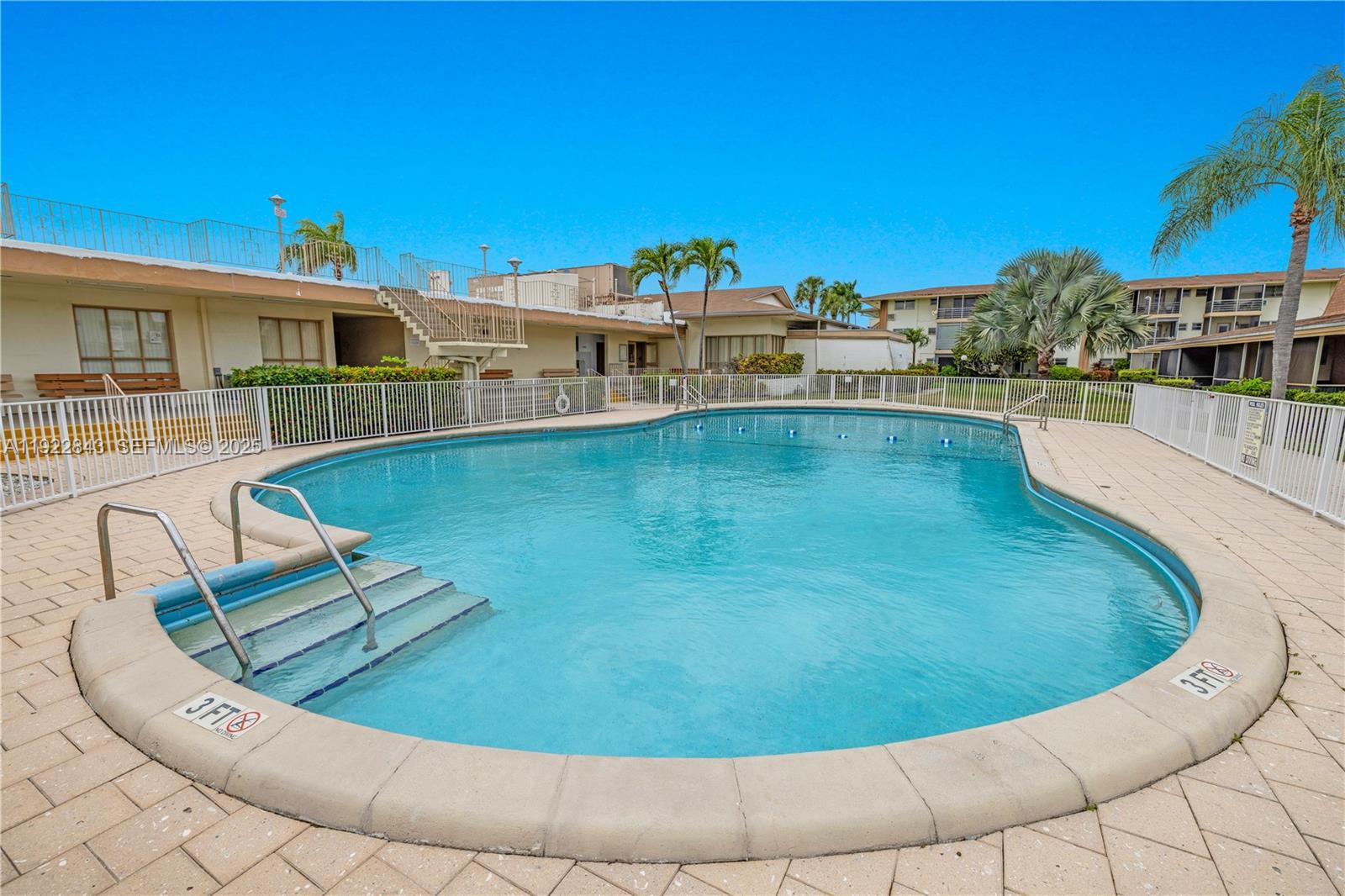 MAR-LEN GARDENS NO 11 COR - Residential