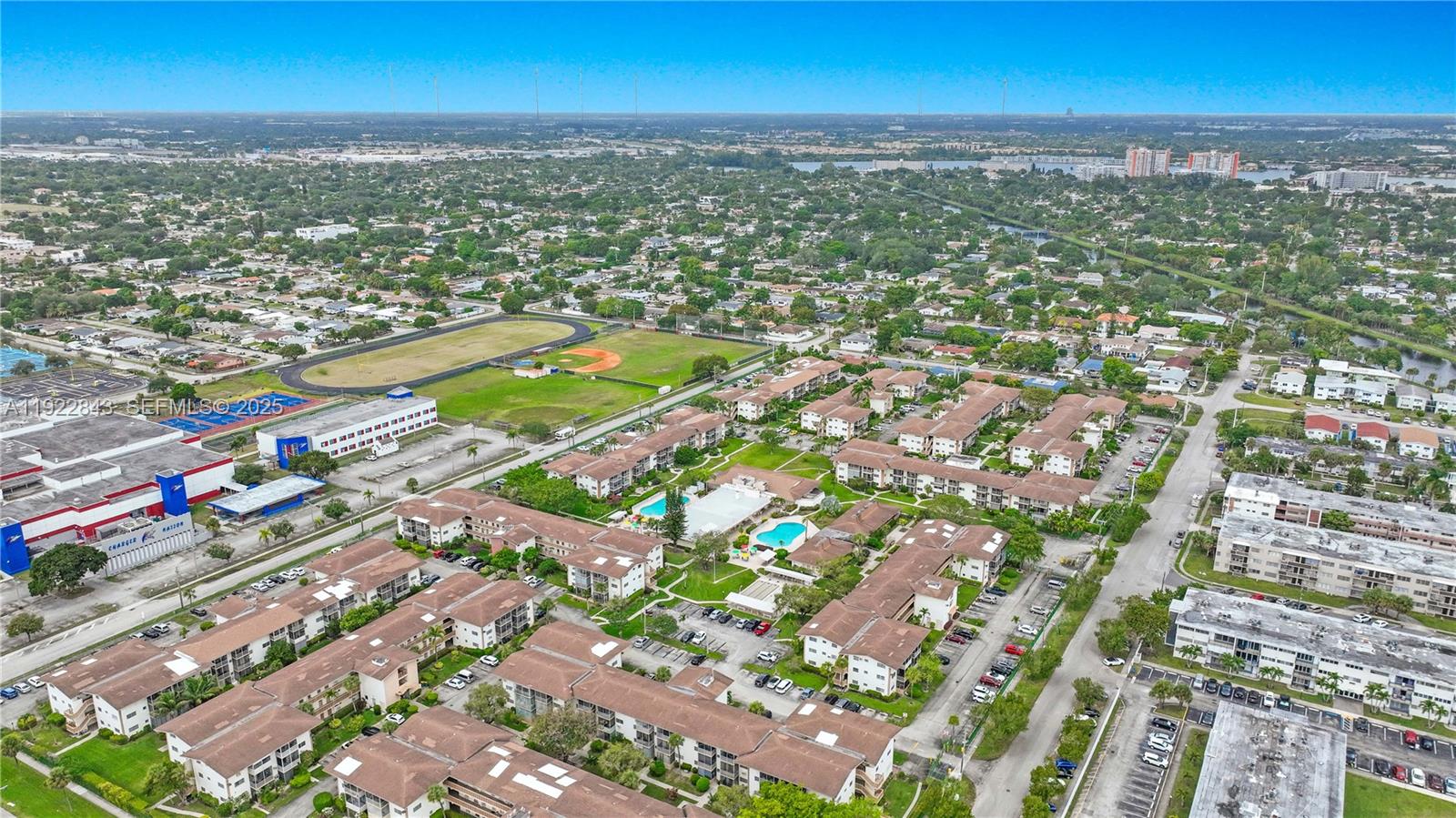 MAR-LEN GARDENS NO 11 COR - Residential