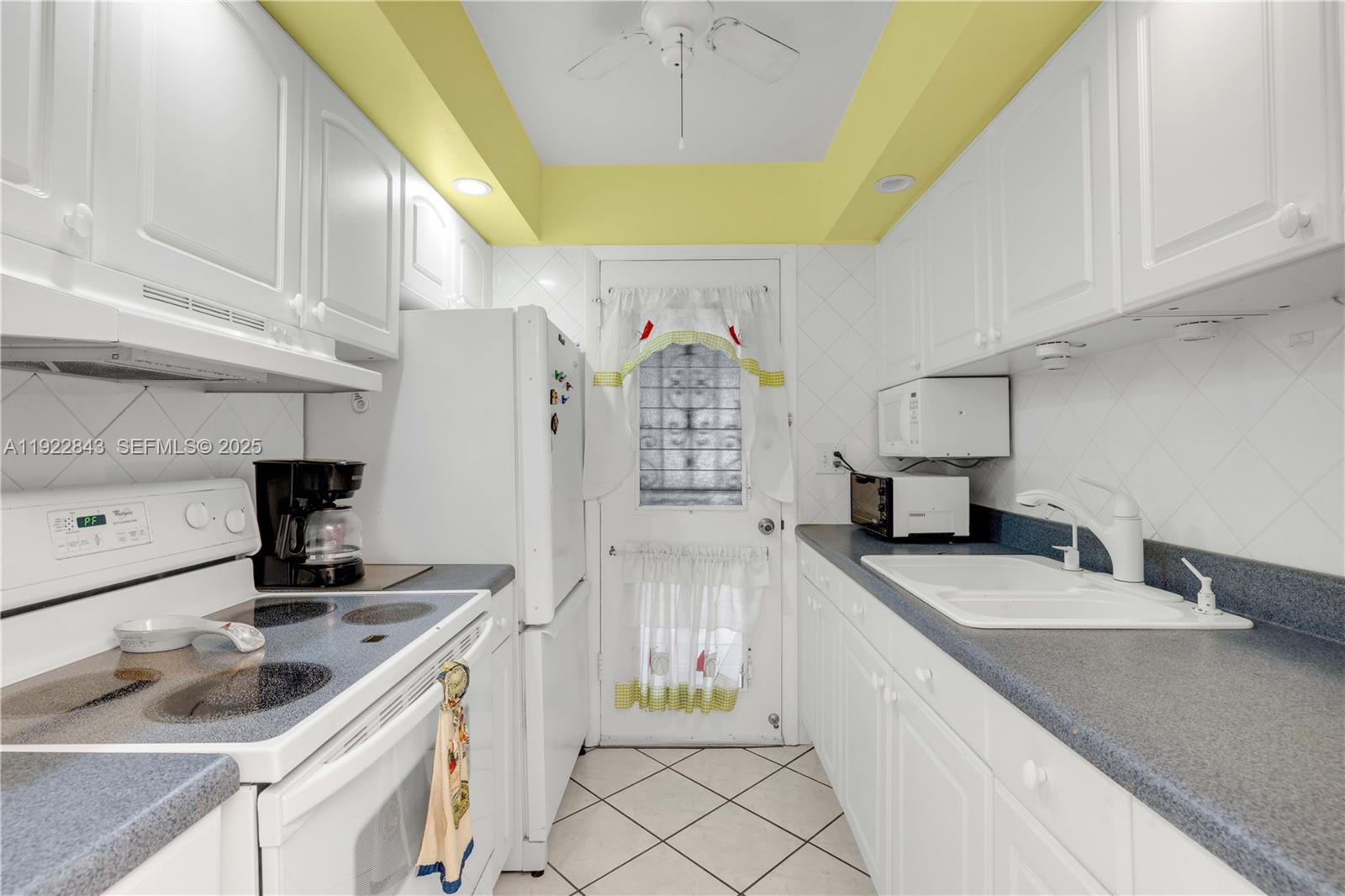 MAR-LEN GARDENS NO 11 COR - Residential