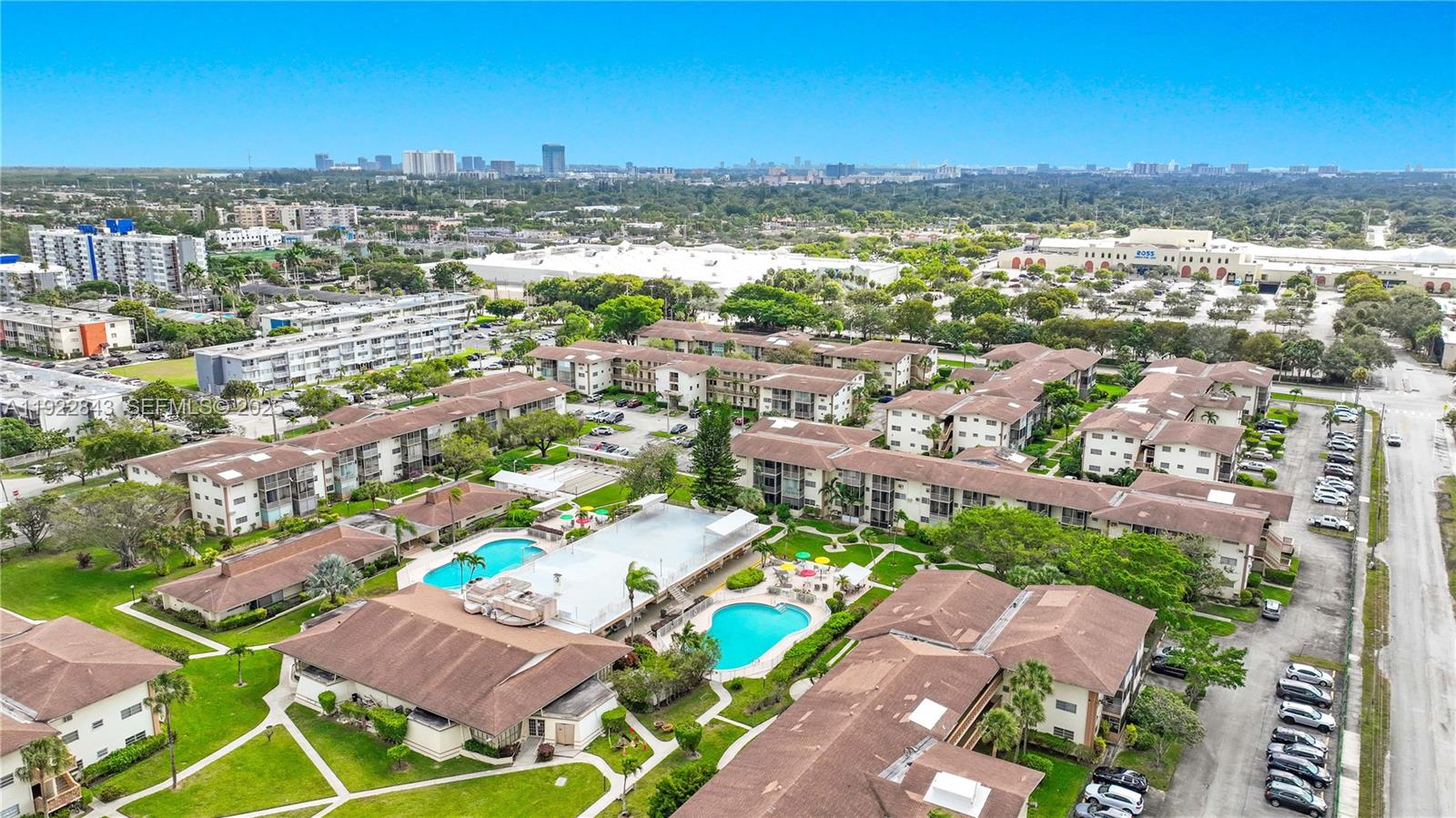 MAR-LEN GARDENS NO 11 COR - Residential