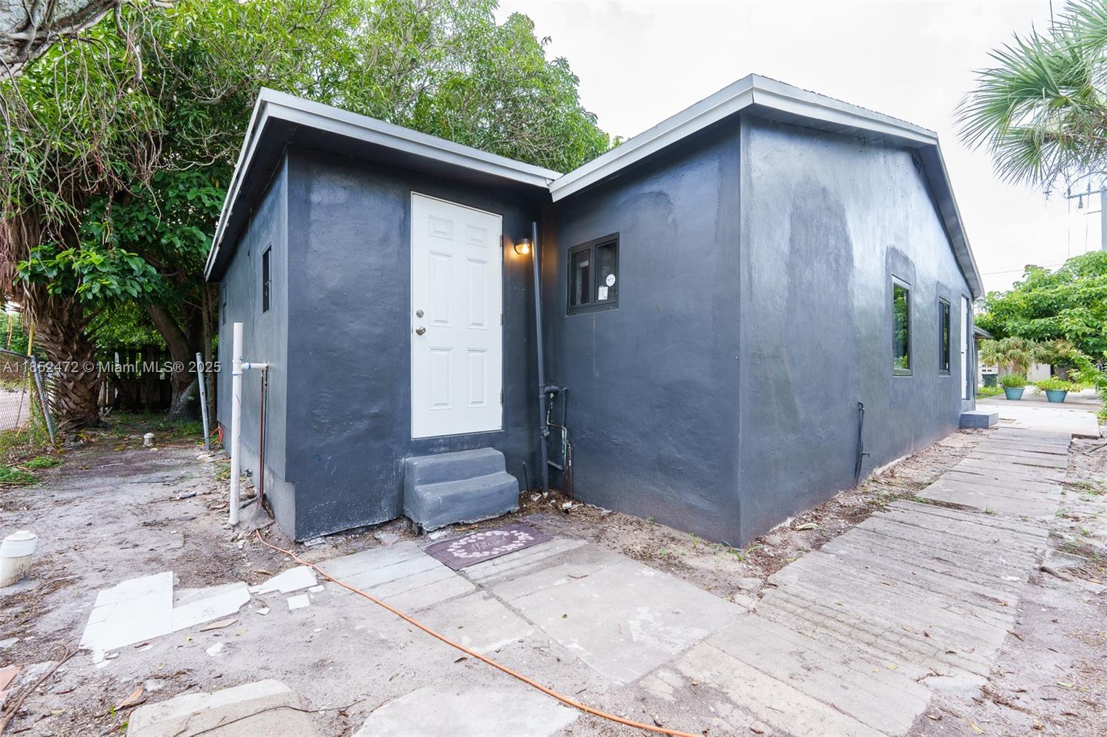 Discover comfort and convenience in this updated 1-bedroom, 1 bath unit in the heart of Delray Beach. Located just minutes from downtown and the beach, this bright and clean space offers tile flooring, a functional layout, and off-street parking. Enjoy easy access to I-95, shopping, and dining. Ideal for those seeking a low-maintenance lifestyle in a great location. Monthly utility fee of $150 applies. Don't miss this opportunity-schedule your showing today!