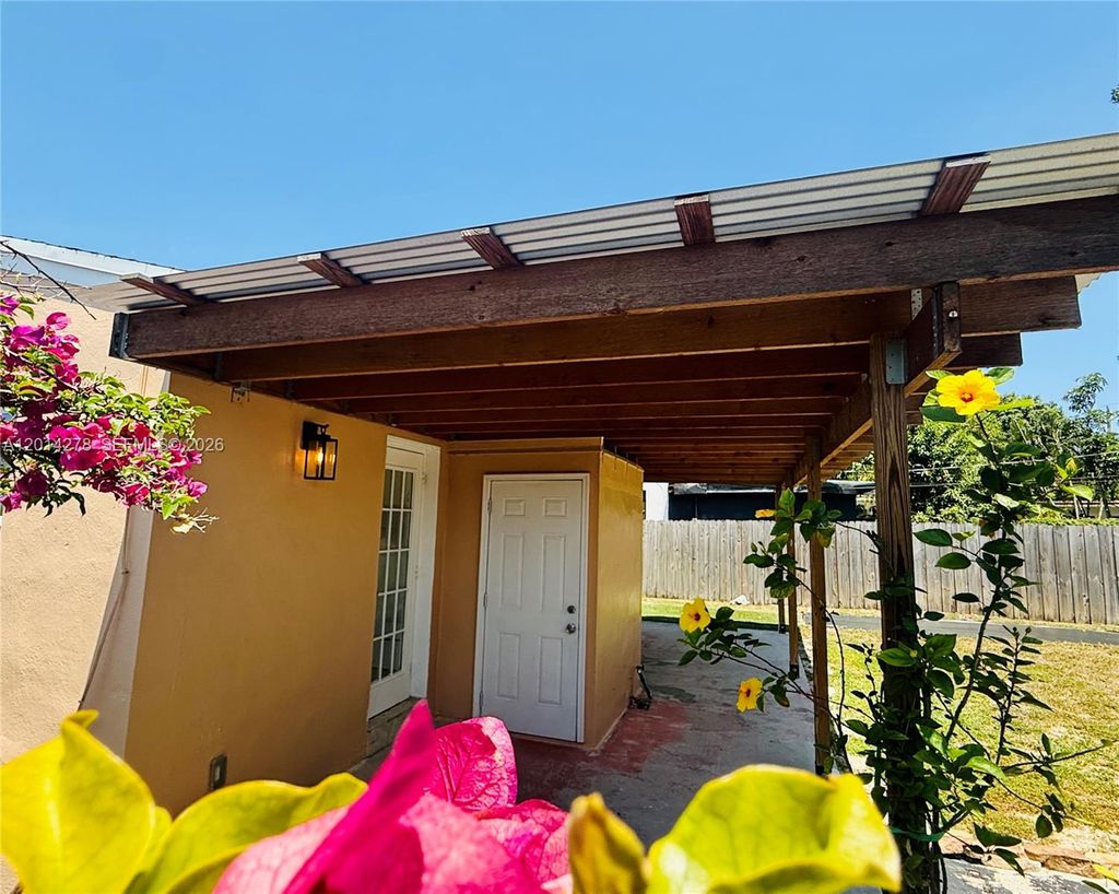 Photo of 2318 Dewey St, Hollywood, FL 33020 (MLS # A12014278)