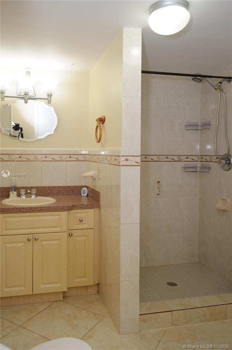 SOLEIL AT FONTAINEBLEAU C - Residential Lease