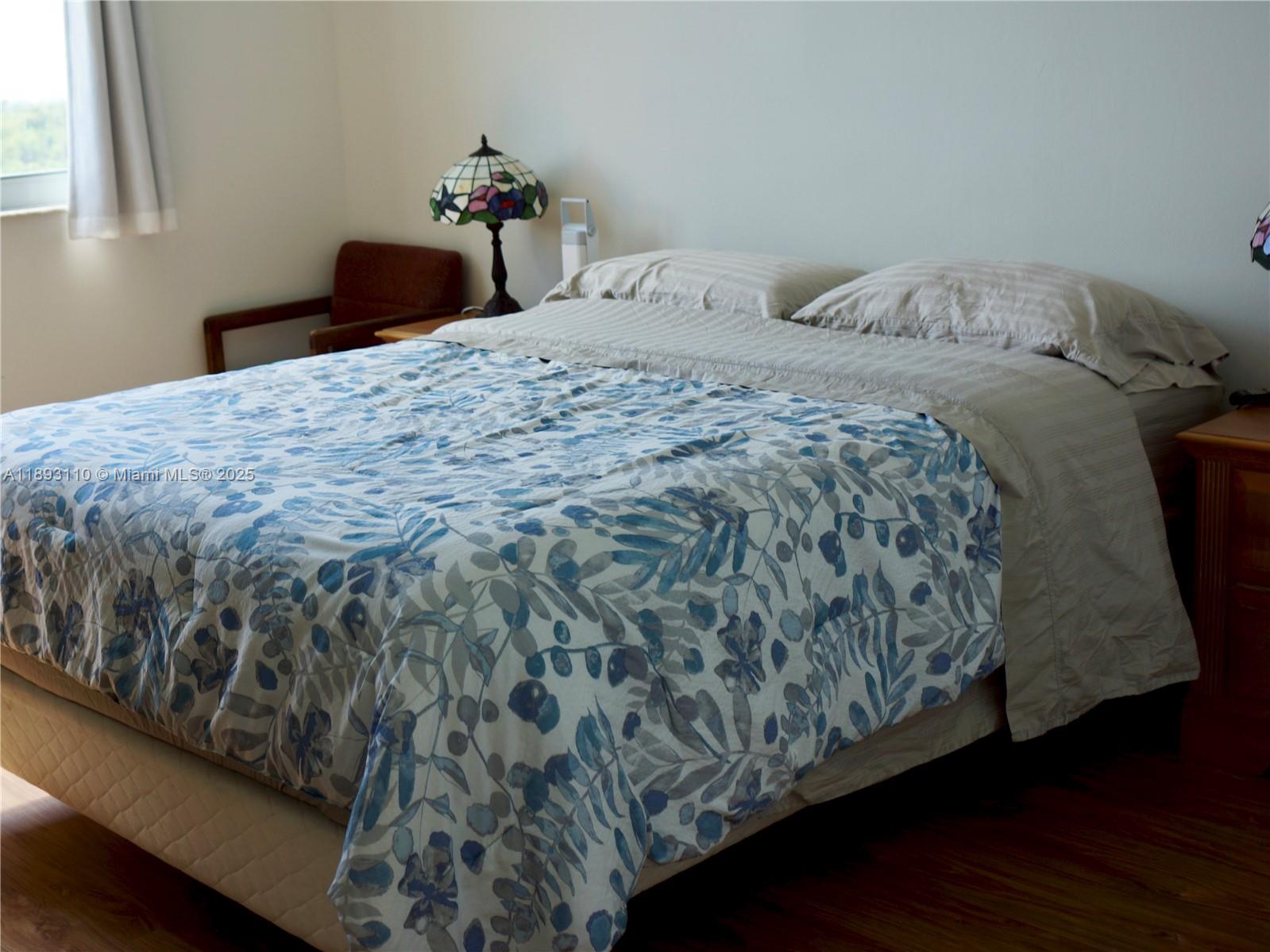 300 Bayview Dr 1206