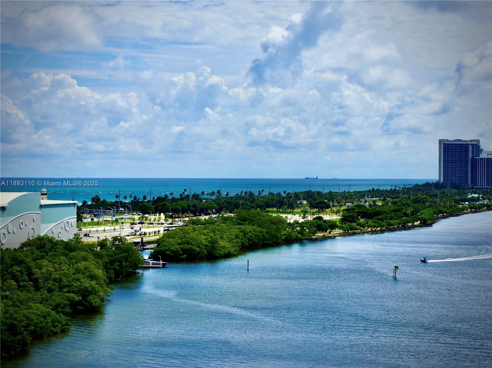 300 Bayview Dr 1206