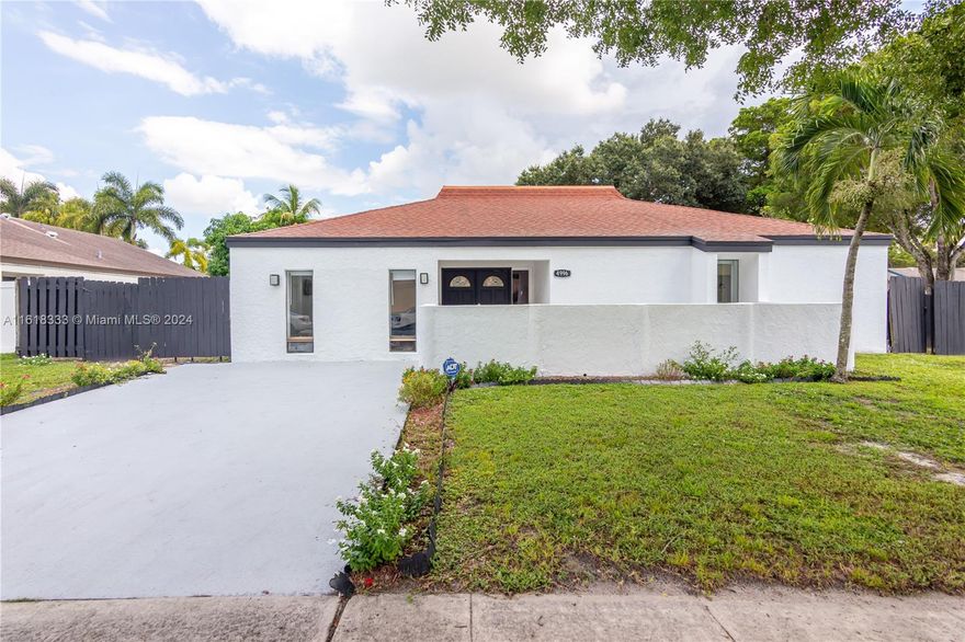 Bright and spacious 1-story home in the heart of sought after Cooper City area. Sitting on an 8,250 sq ft corner lot with room for pool, boat and/or RVs this home features a 5 bedrooms, 2.5 bathrooms, 2,402 sq ft under air with tons of natural light, high ceilings, stainless steel appliances, renovated kitchen, and bathrooms and much more! 
Family oriented neighborhood with A+ school district.