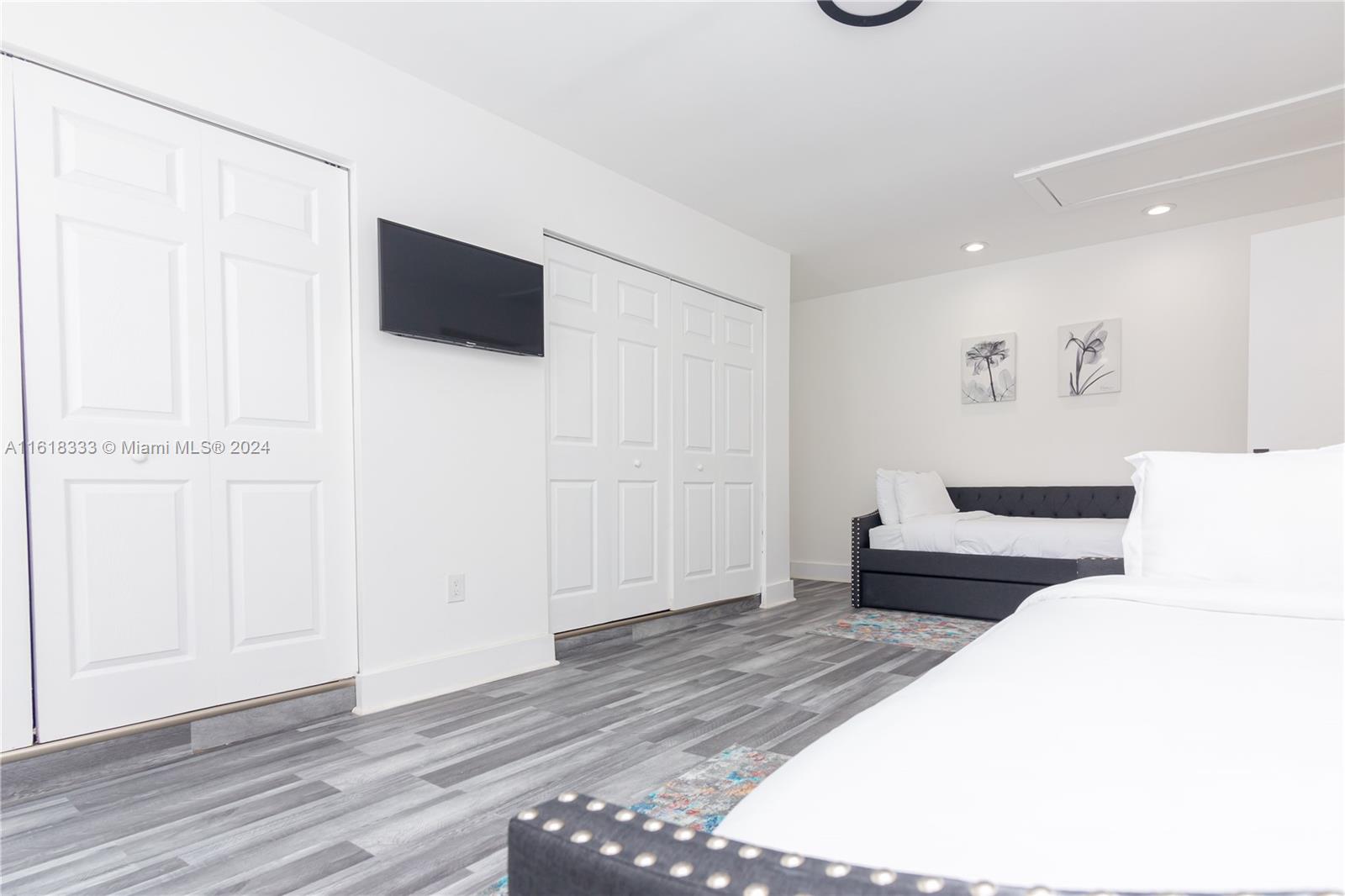 COUNTRY SECTION 1 - Residential
