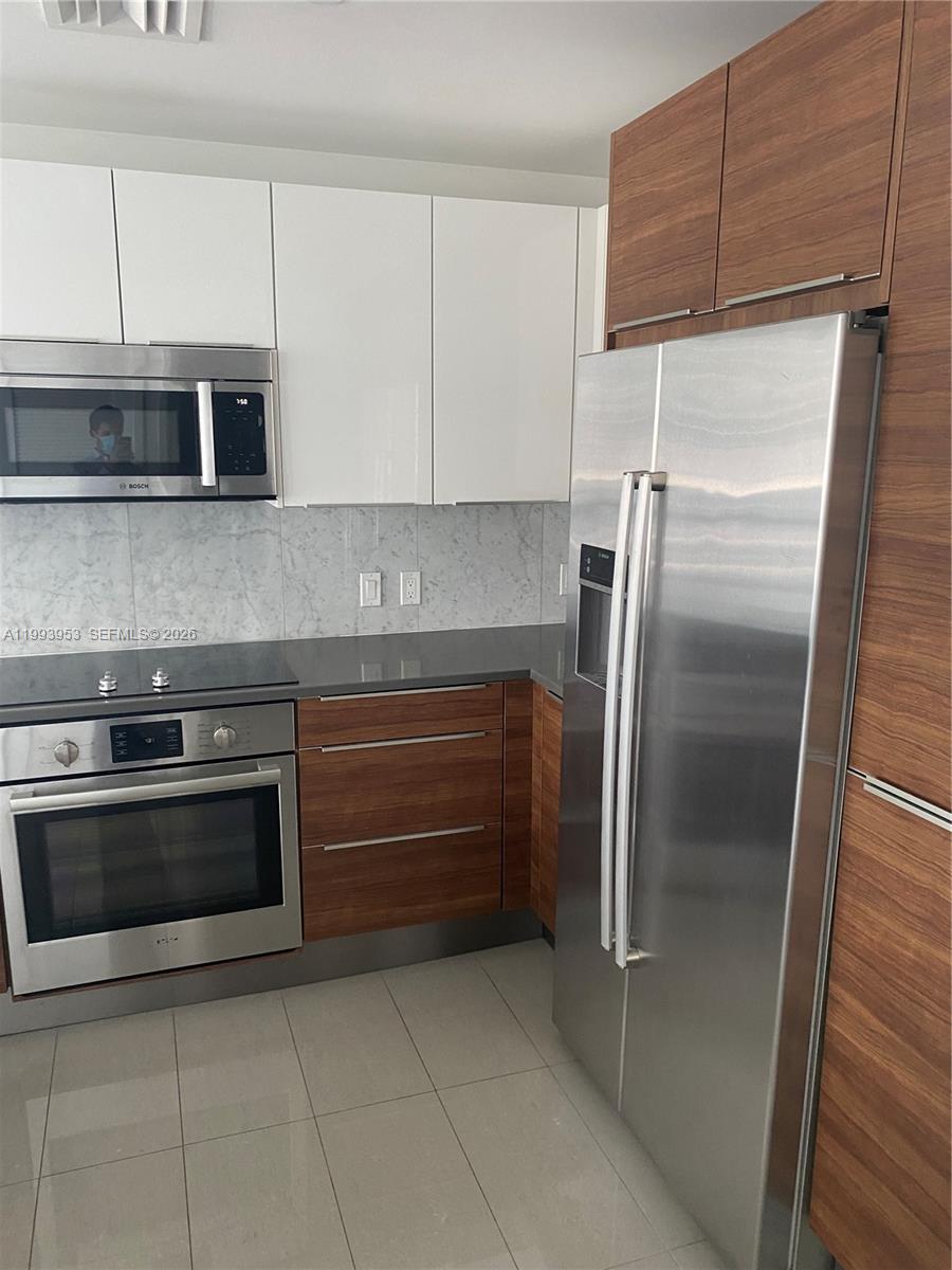 THE CRIMSON CONDOMINIUM - Residential