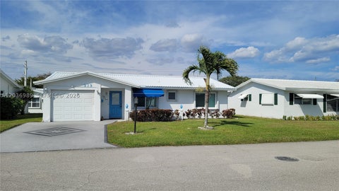 Photo of 913 SW 3rd Ave, Boynton Beach, FL 33426 (MLS # A12036989)