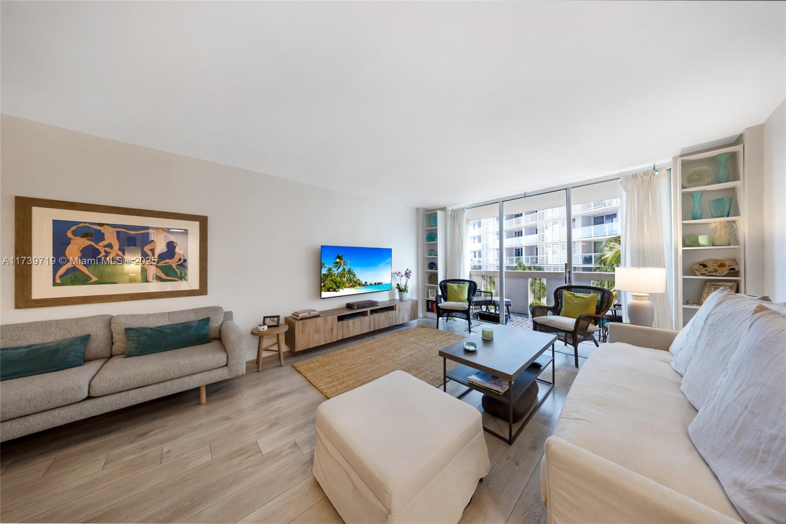 Property for Sale at 800 West Ave 338, Miami Beach, Miami-Dade County, Florida - Bedrooms: 1 
Bathrooms: 1  - $380,000