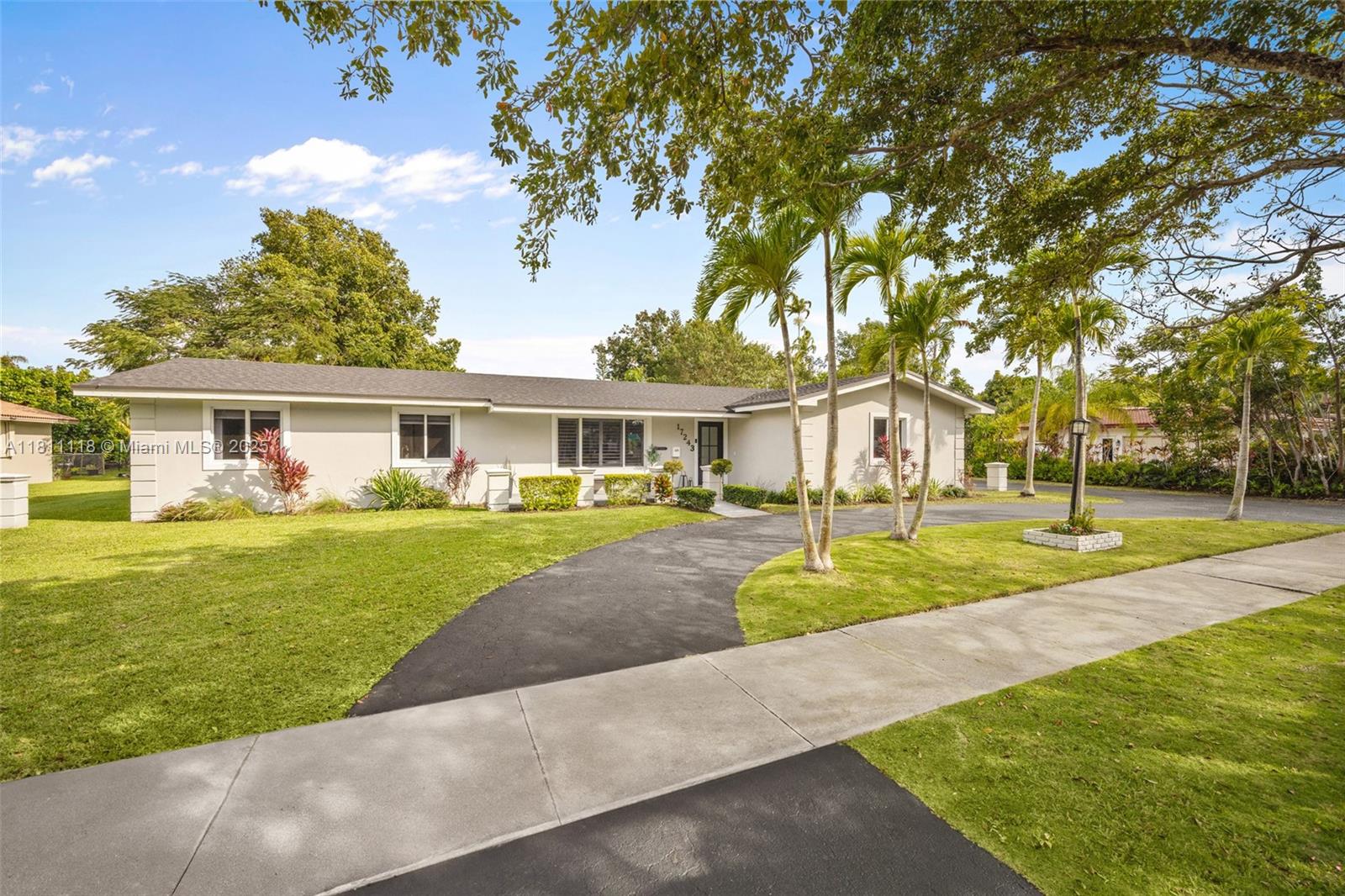 17243 Sw 87th Ave, Palmetto Bay, Miami-Dade County, Florida - 4 Bedrooms  
2 Bathrooms - 
