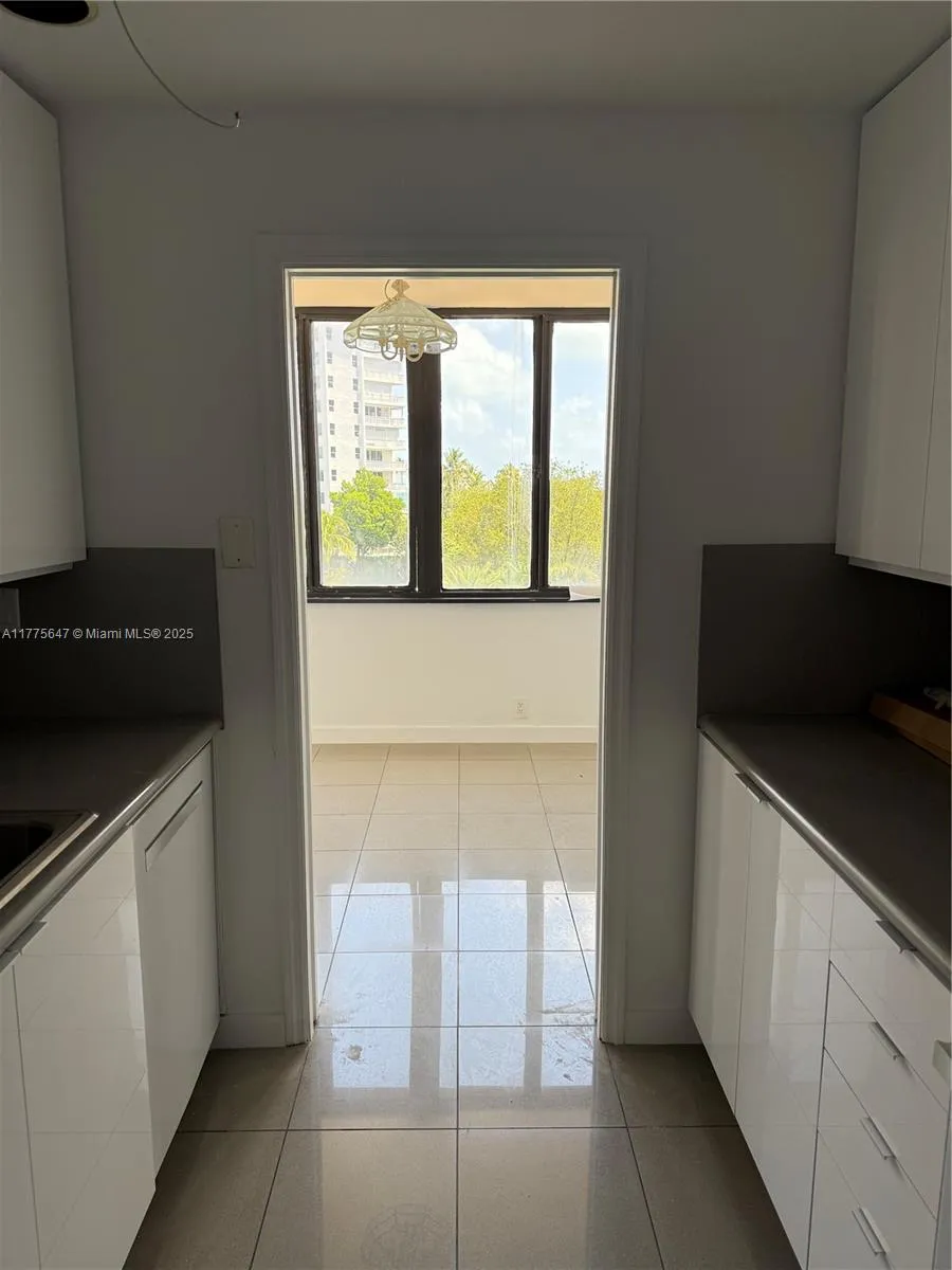 Key Biscayne, Florida 33149, United States, 2 Bedrooms Bedrooms, ,2 BathroomsBathrooms,Residential,Active,100751