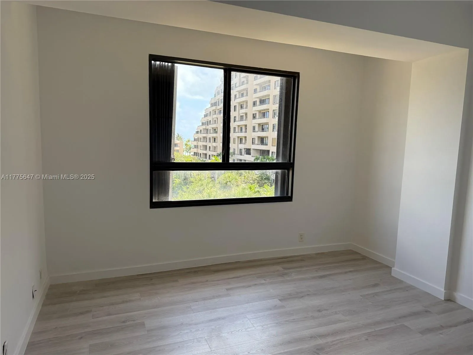 Key Biscayne, Florida 33149, United States, 2 Bedrooms Bedrooms, ,2 BathroomsBathrooms,Residential,Active,100751