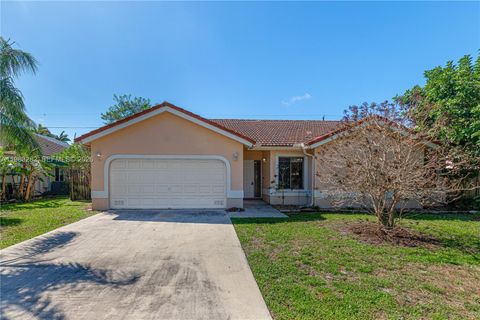 330 Apache Ln Boca Raton FL 33487