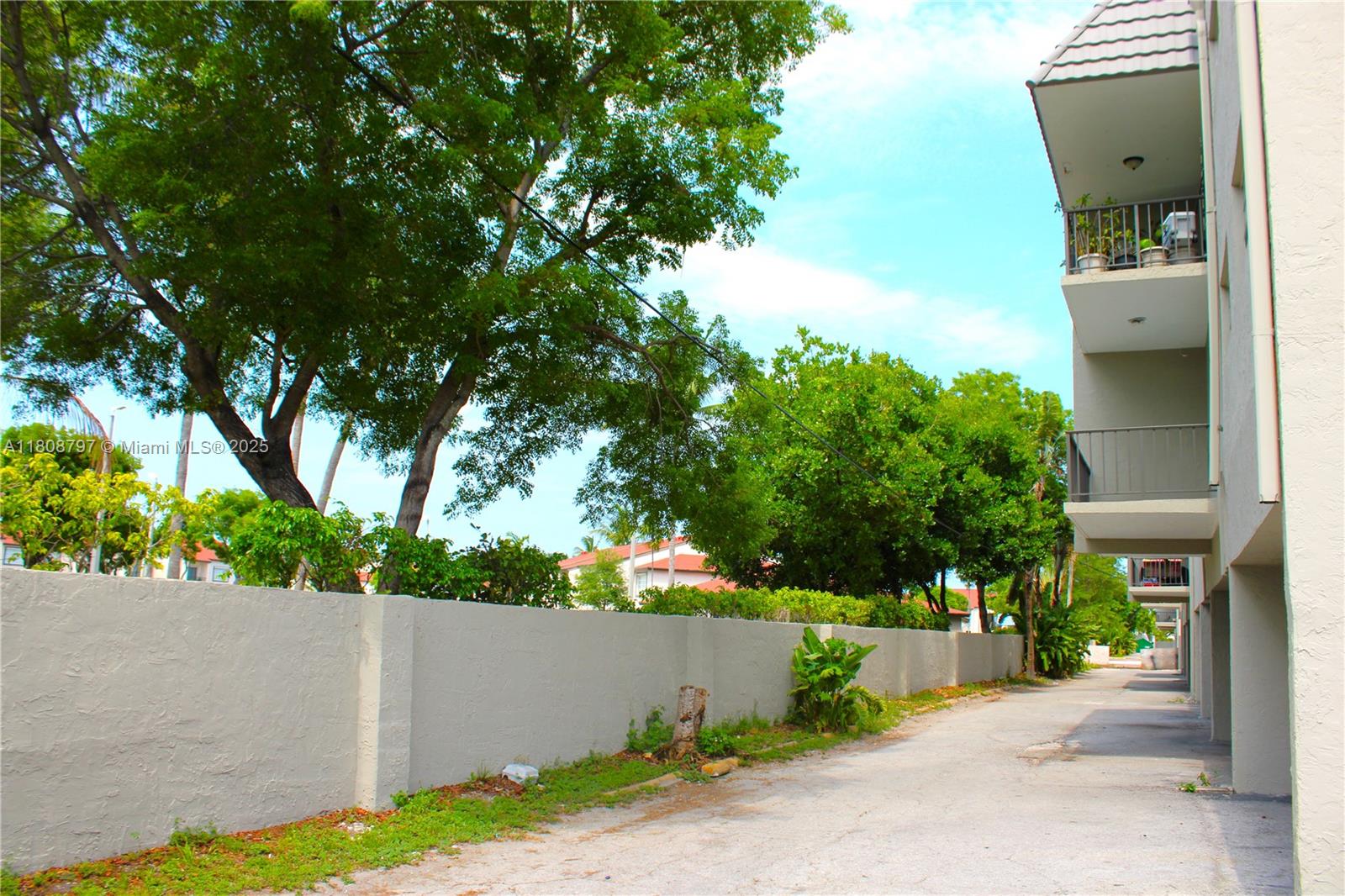 CONDADO REAL CONDO - Residential