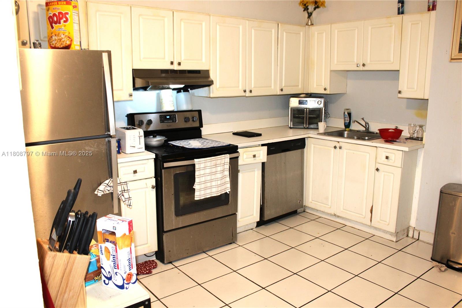 CONDADO REAL CONDO - Residential