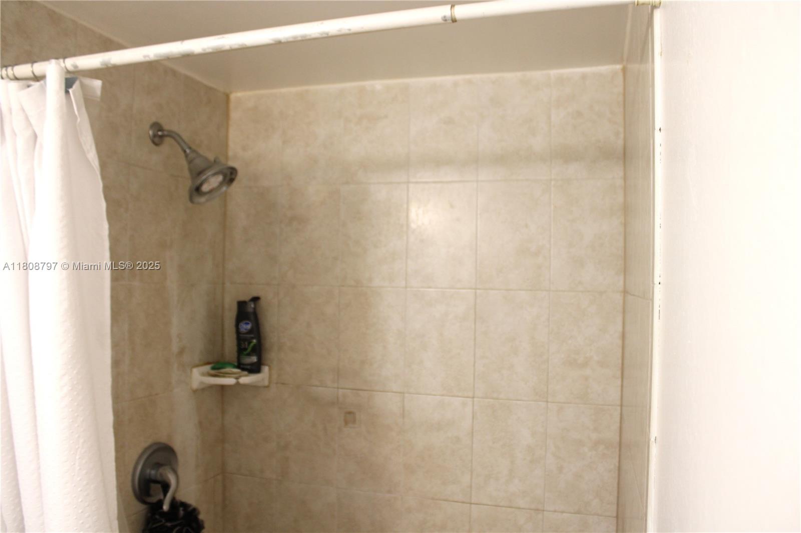 CONDADO REAL CONDO - Residential