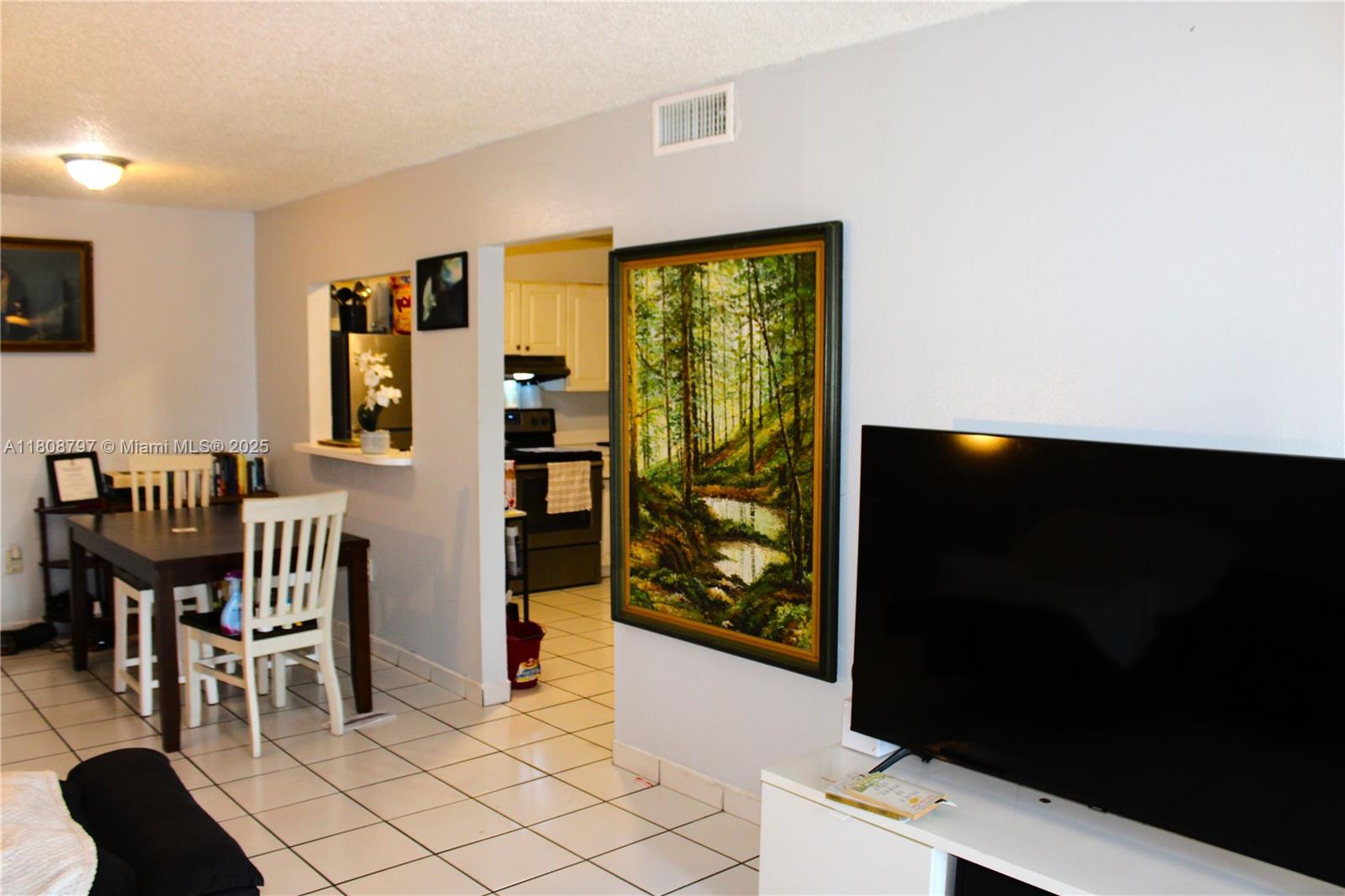 CONDADO REAL CONDO - Residential