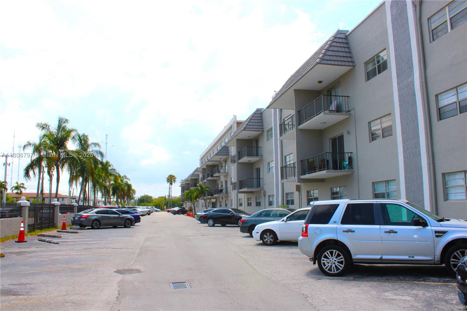 CONDADO REAL CONDO - Residential