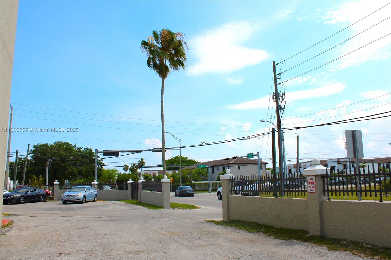 CONDADO REAL CONDO - Residential