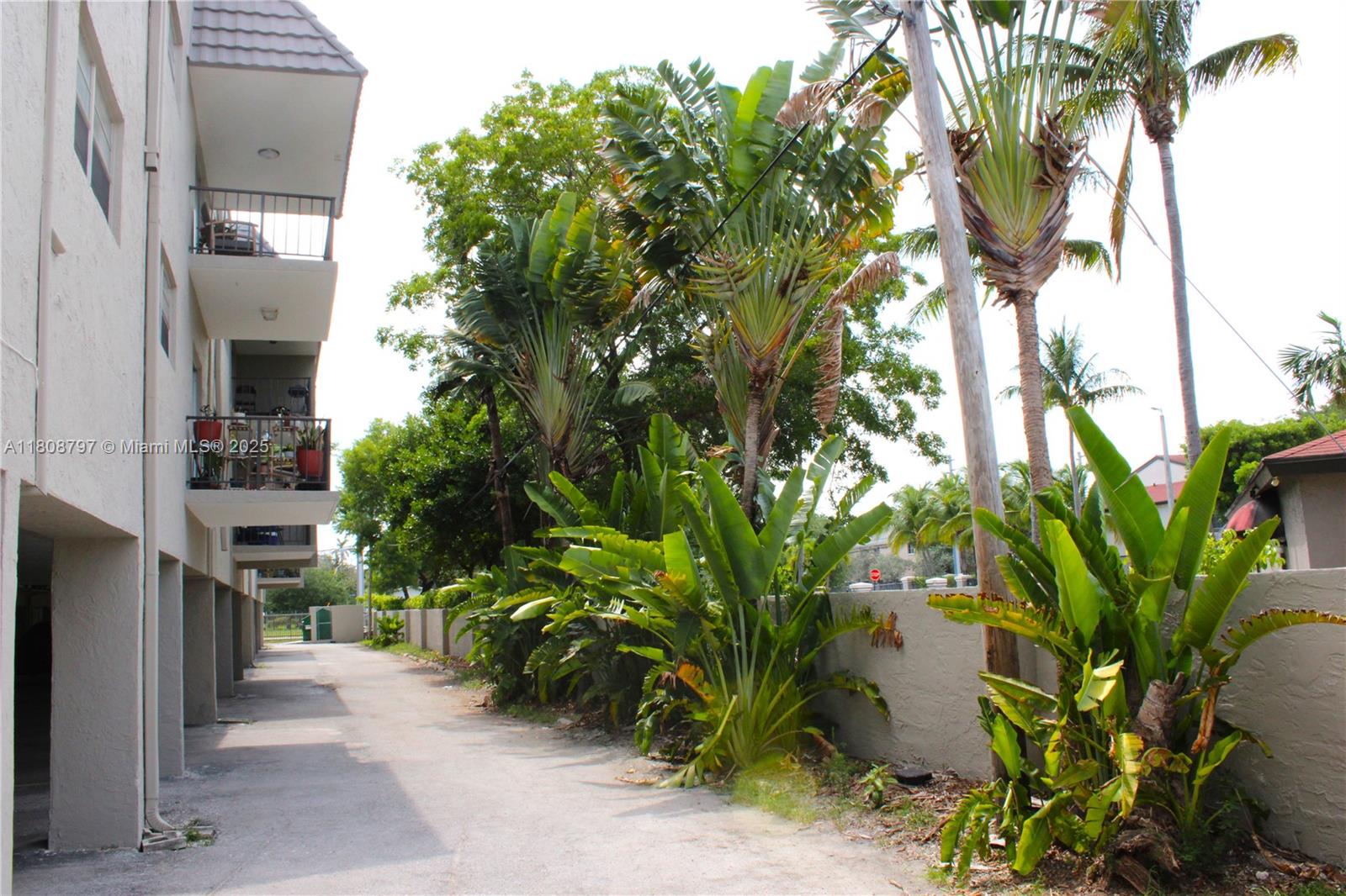 CONDADO REAL CONDO - Residential