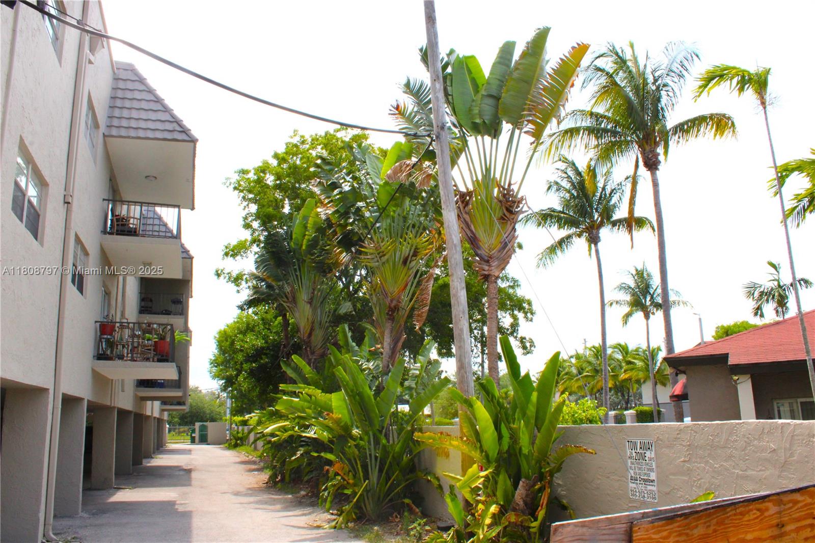 CONDADO REAL CONDO - Residential