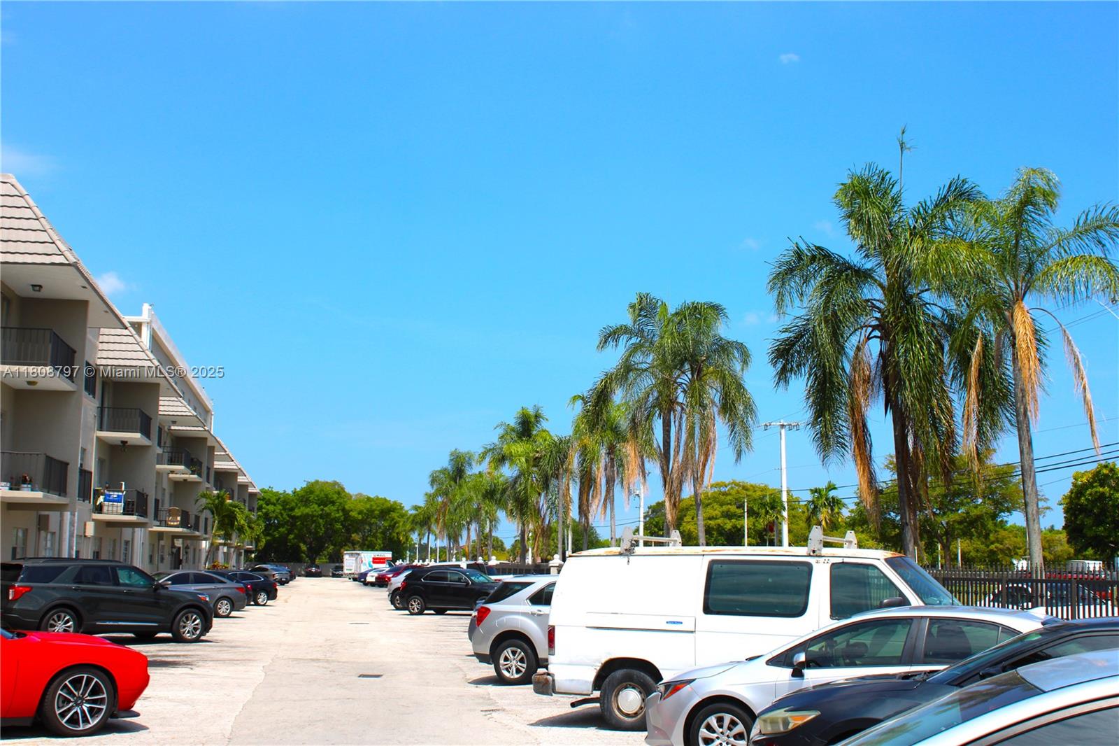 CONDADO REAL CONDO - Residential