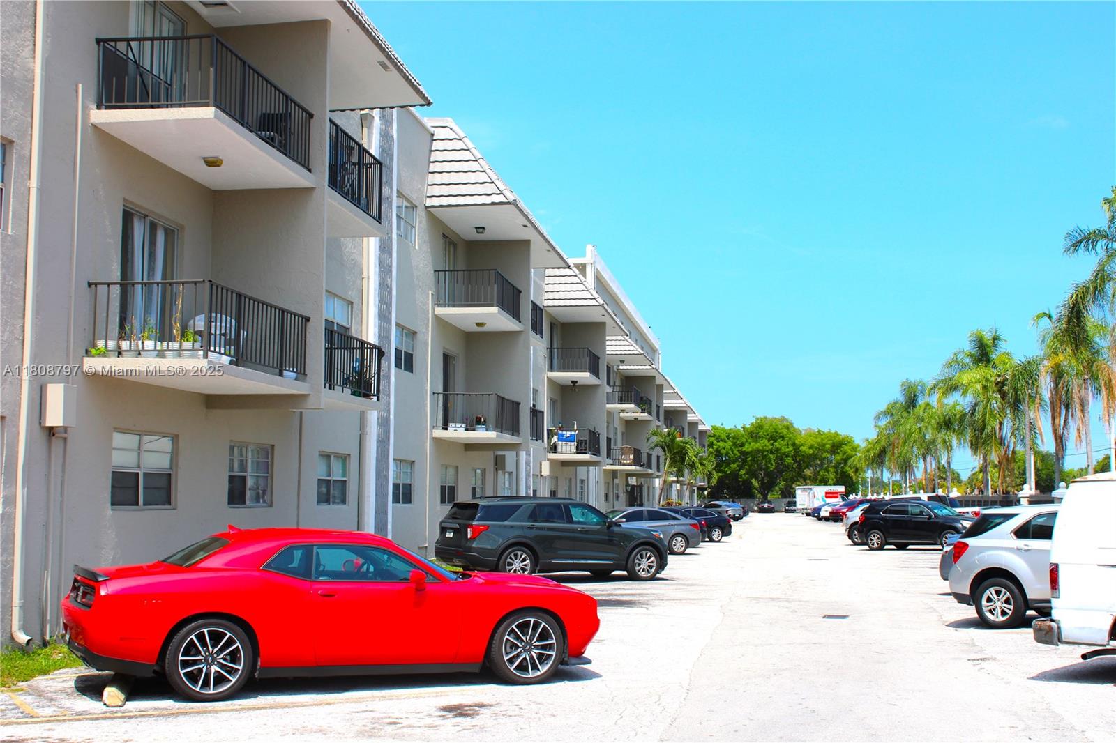 CONDADO REAL CONDO - Residential