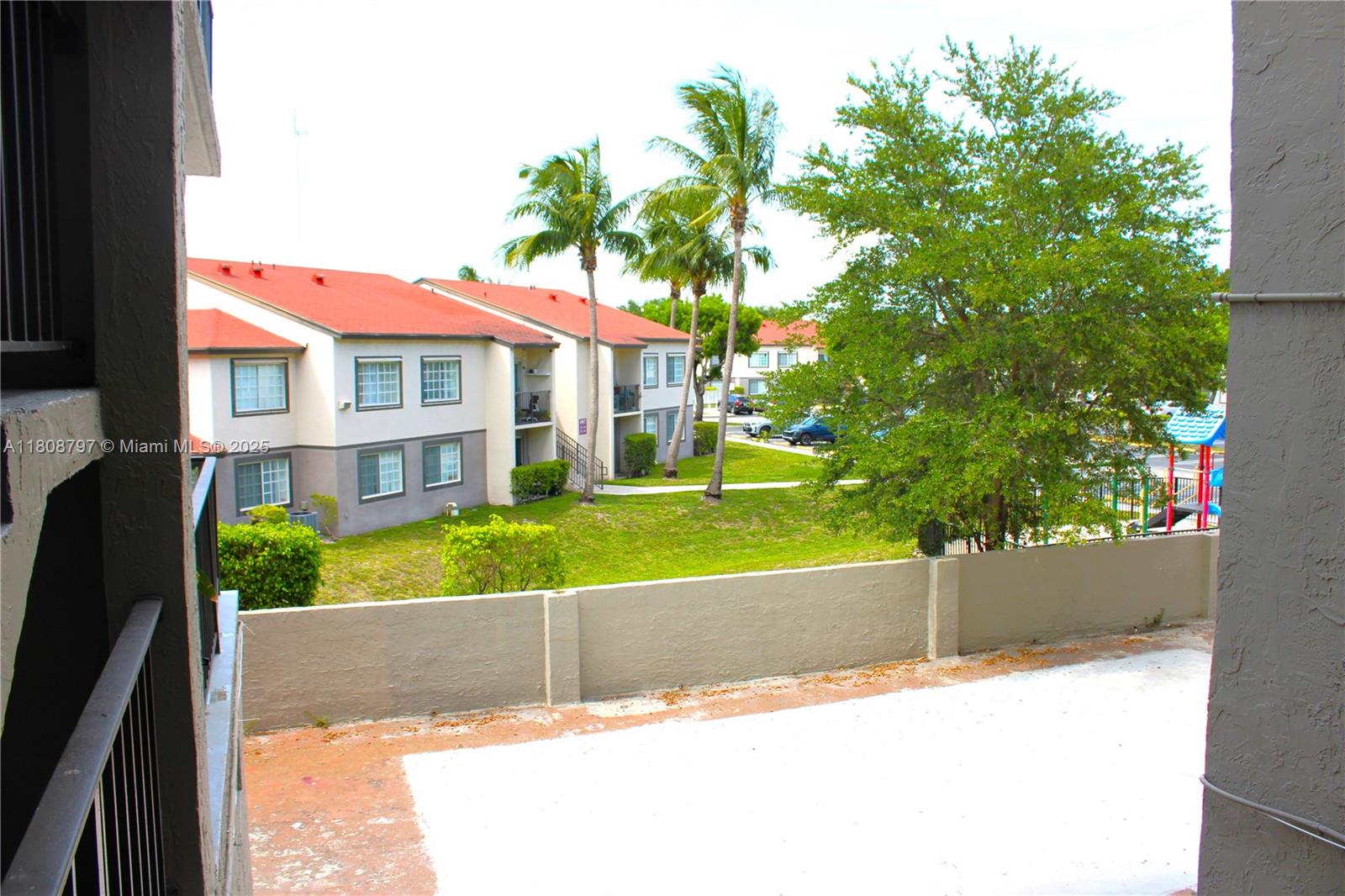 CONDADO REAL CONDO - Residential