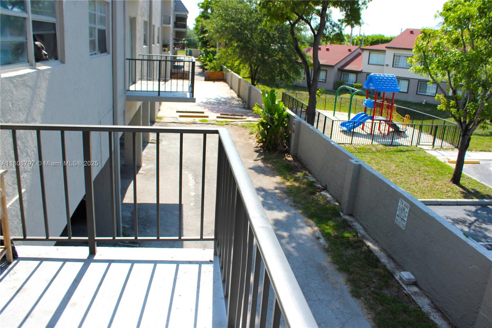 CONDADO REAL CONDO - Residential