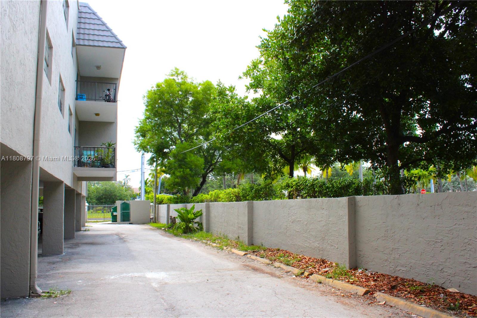 CONDADO REAL CONDO - Residential