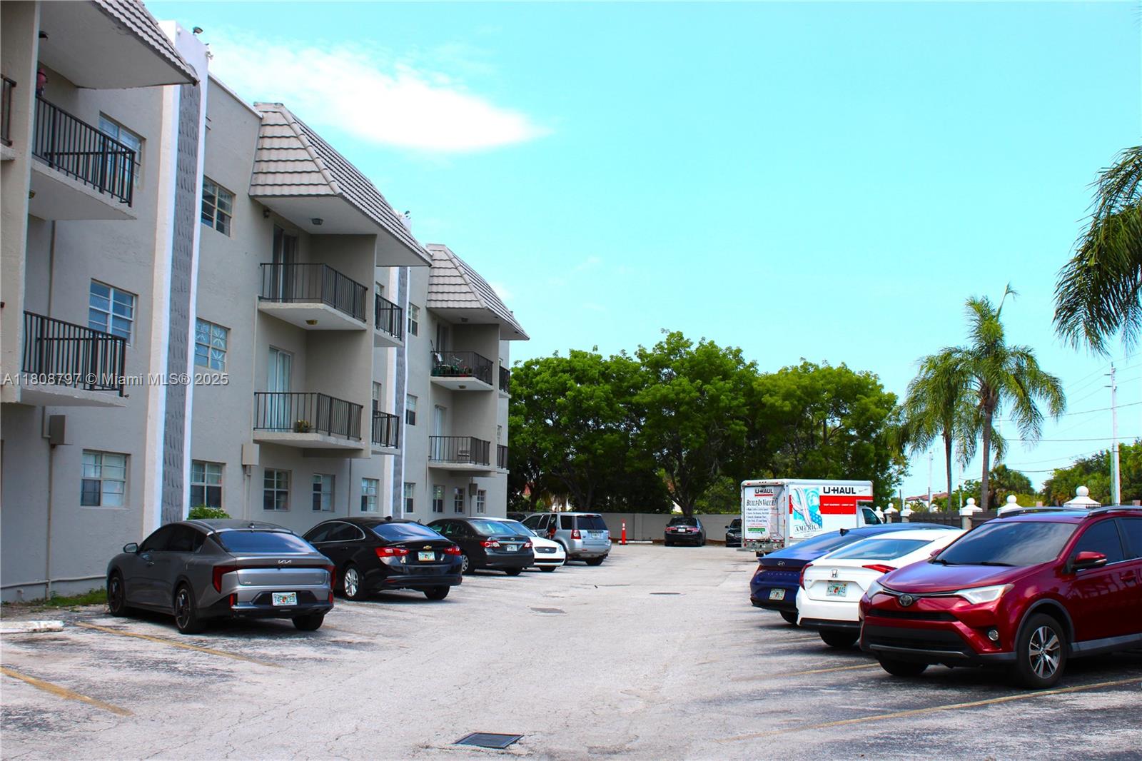 CONDADO REAL CONDO - Residential