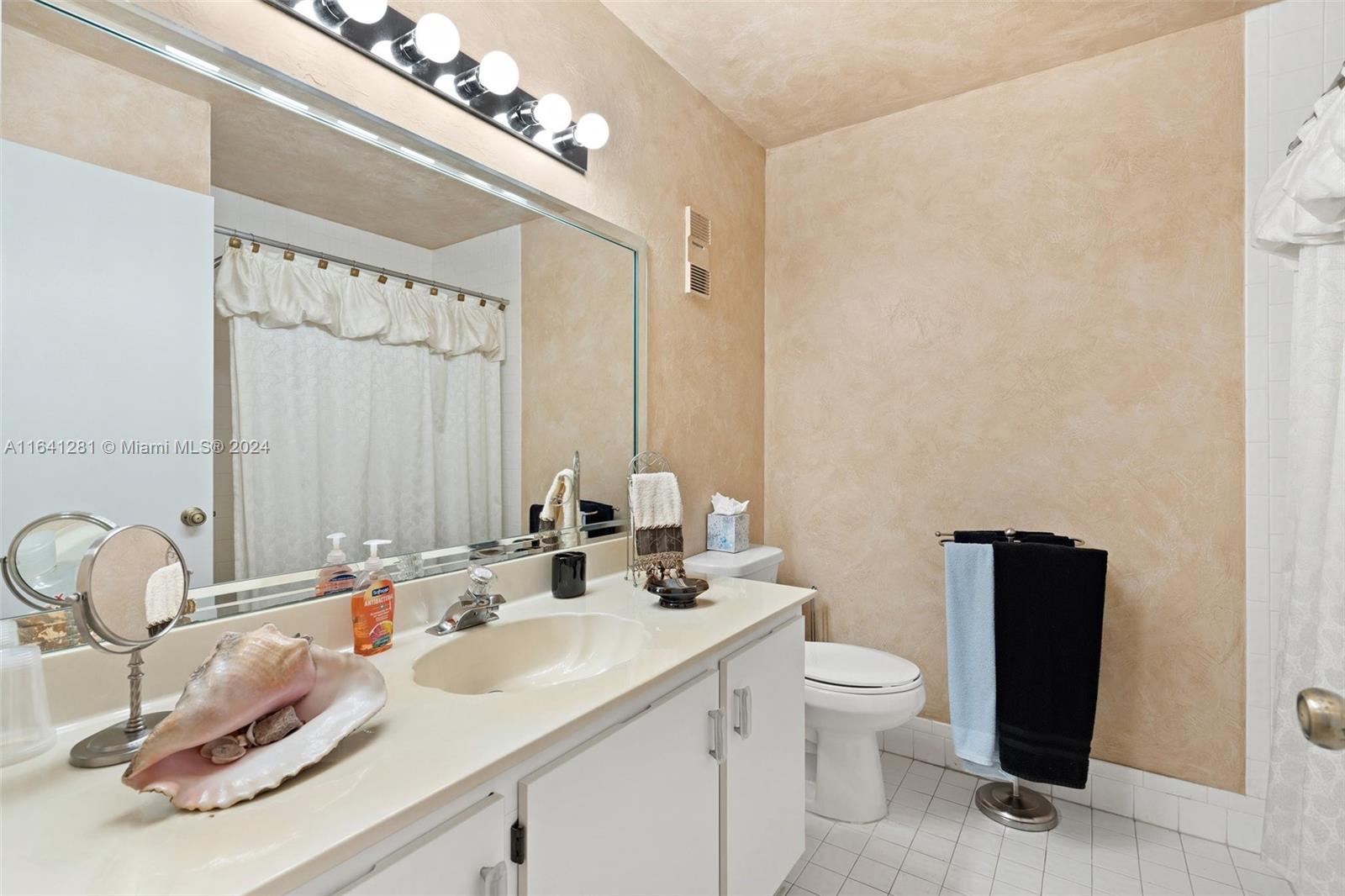 WHISPER WALK/EASTGATE - Residential