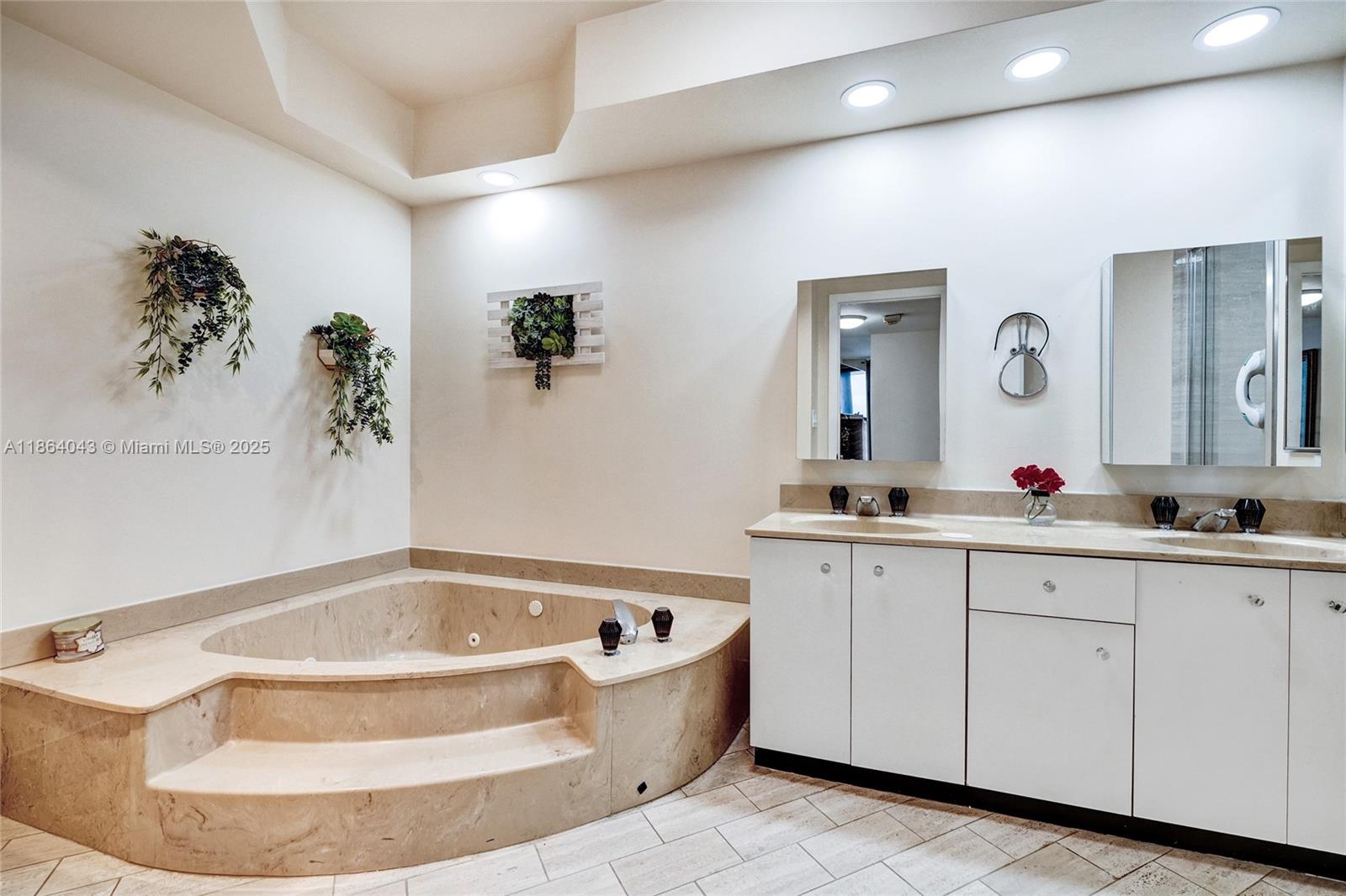 HAMPTONS WEST CONDO - Residential