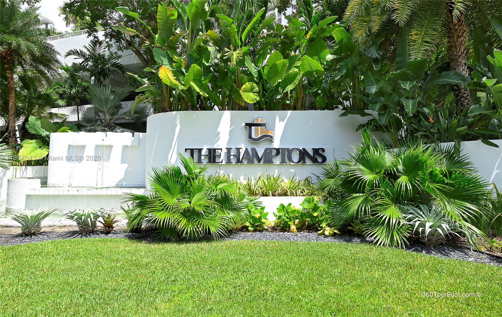 HAMPTONS WEST CONDO - Residential