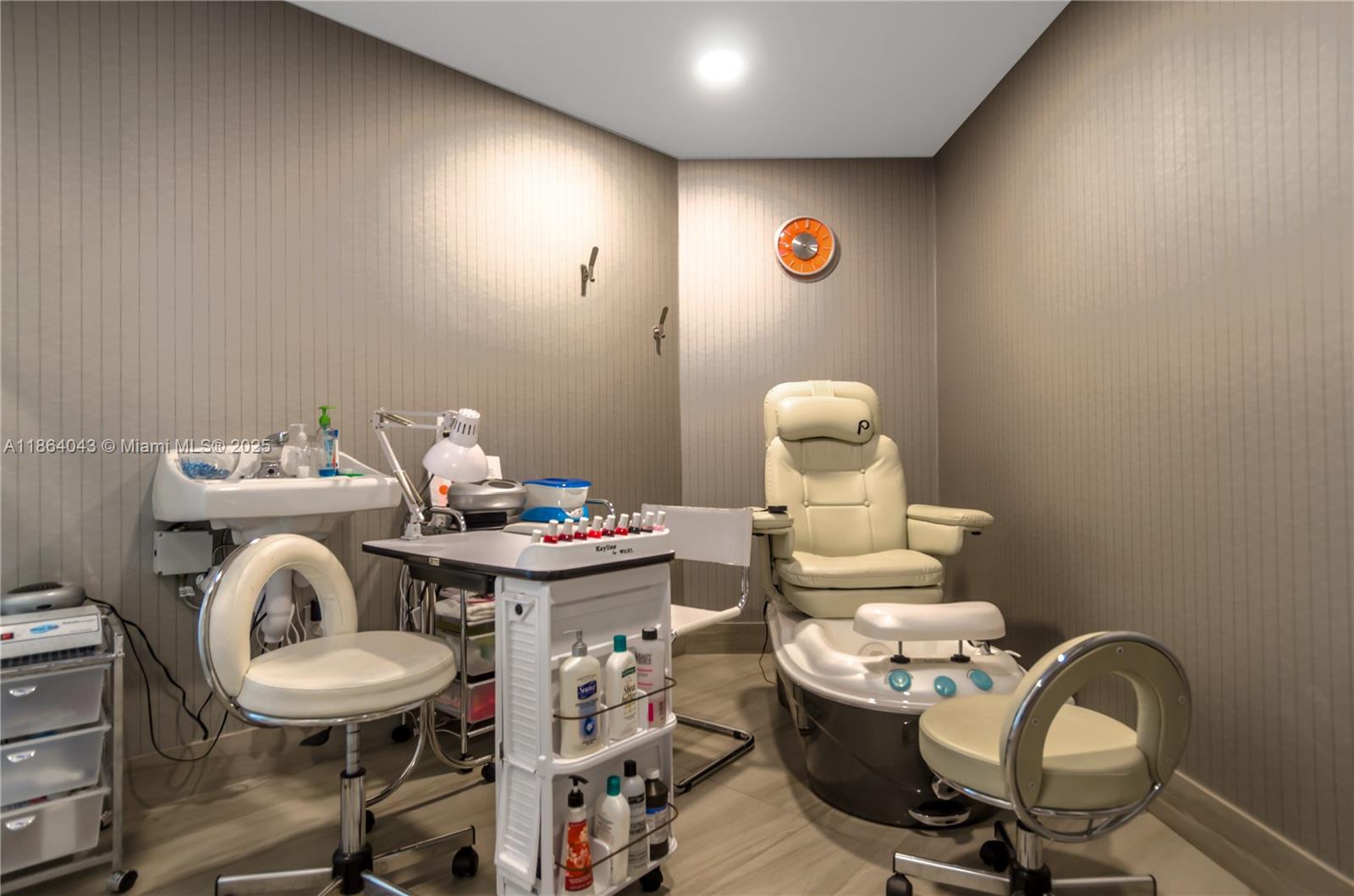 HAMPTONS WEST CONDO - Residential