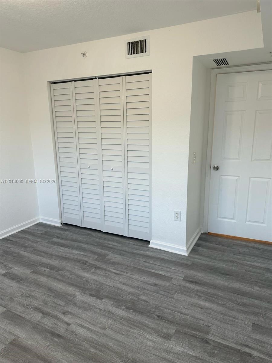 VISTA TRACE 7 CONDO - Residential