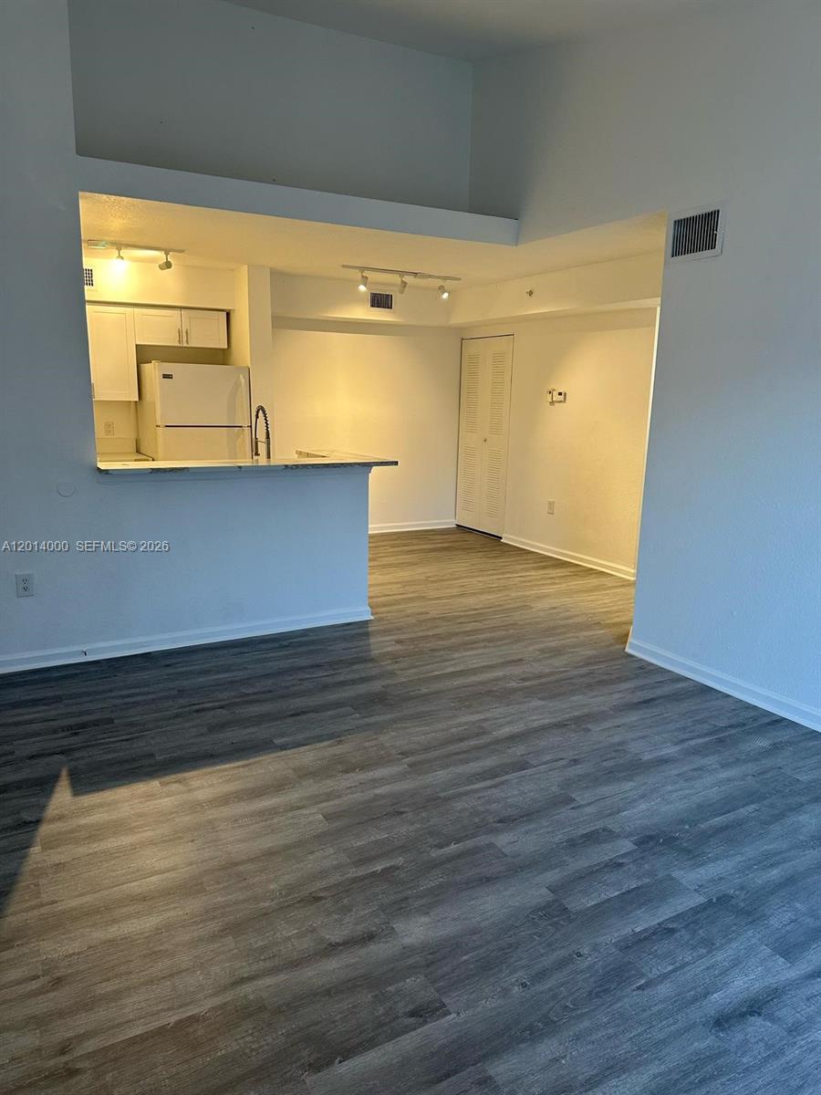 VISTA TRACE 7 CONDO - Residential