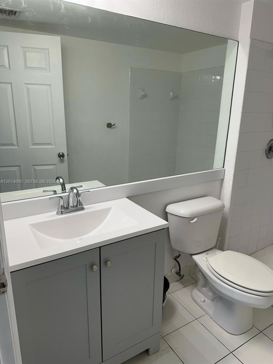 VISTA TRACE 7 CONDO - Residential
