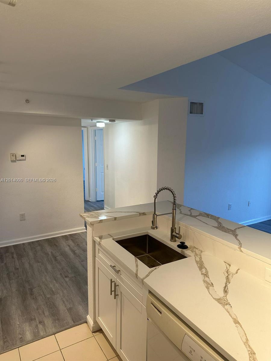 VISTA TRACE 7 CONDO - Residential