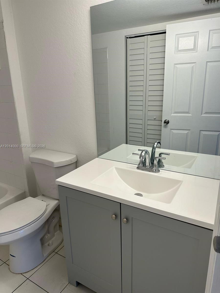 VISTA TRACE 7 CONDO - Residential